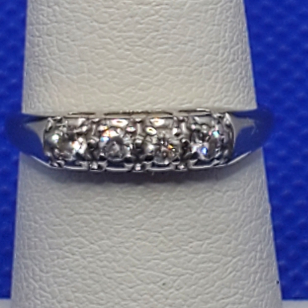 Vintage 14k wg diamond band